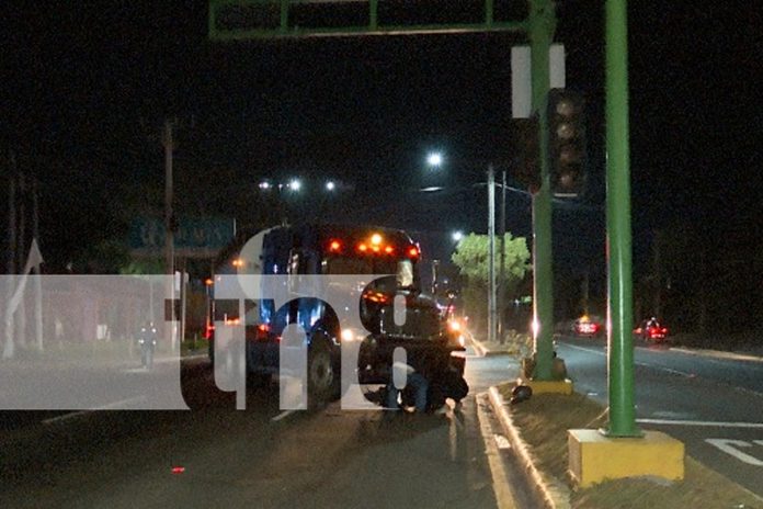 Foto: Motociclista sobrevive milagrosamente a choque en Managua/TN8 Foto: Motociclista sobrevive milagrosamente a choque en Managua/TN8
