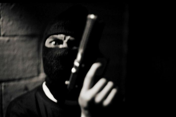 Foto: Hombres encapuchados dejan una víctima en Rosita /TN8 Foto: Hombres encapuchados dejan una víctima en Rosita /TN8