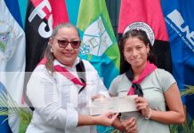 Foto: Granada entrega “Becas para el Pueblo”/TN8