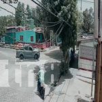 Foto: Camioneta perdió dos bultos en Don Bosco/TN8