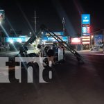 Accidente en Carretera a Masaya deja daños en infraestructura vial Foto: Policía investiga accidente que dejó semáforo destruido/TN8
