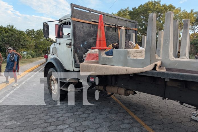Foto:  ciclista sobrevive tras quedar bajo las llantas de un camión en Granada/TN8 Foto: ciclista sobrevive tras quedar bajo las llantas de un camión en Granada/TN8