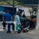 Accidente grave en Nindirí: motociclista lesionado frente a estación policial Foto: Motociclista herido en accidente de tránsito en Nindirí/TN8
