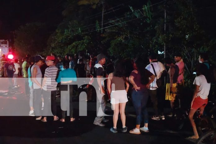 Foto: Accidente entre camioneta, taxi y mototaxi en Diriomo/TN8 Foto: Accidente entre camioneta, taxi y mototaxi en Diriomo/TN8