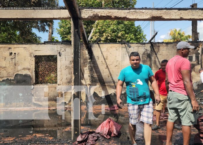 Foto: Incendio en una vivienda de Bilwi, Caribe Norte / TN8