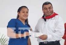 Foto: Entrega de becas en la Universidad Ricardo Morales Avilés / TN8