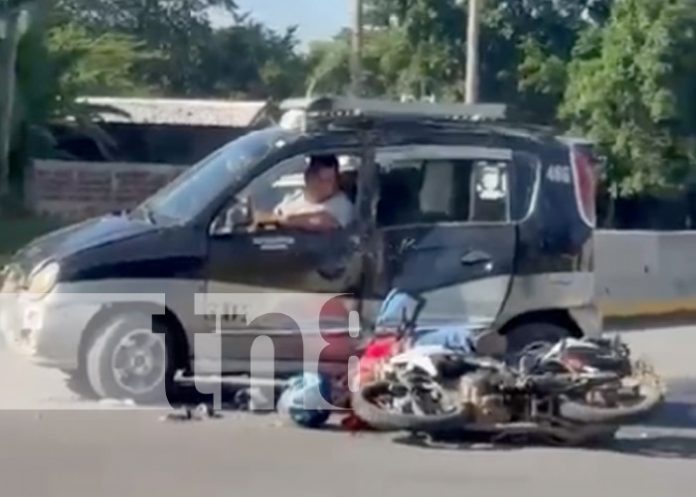 Foto: Fuerte accidente de tránsito en Chinandega / TN8 Foto: Fuerte accidente de tránsito en Chinandega / TN8