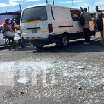 Conductor ignora señal de Alto y provoca vuelco de microbús en Managua Foto: Choque entre microbuses en Managua / TN8