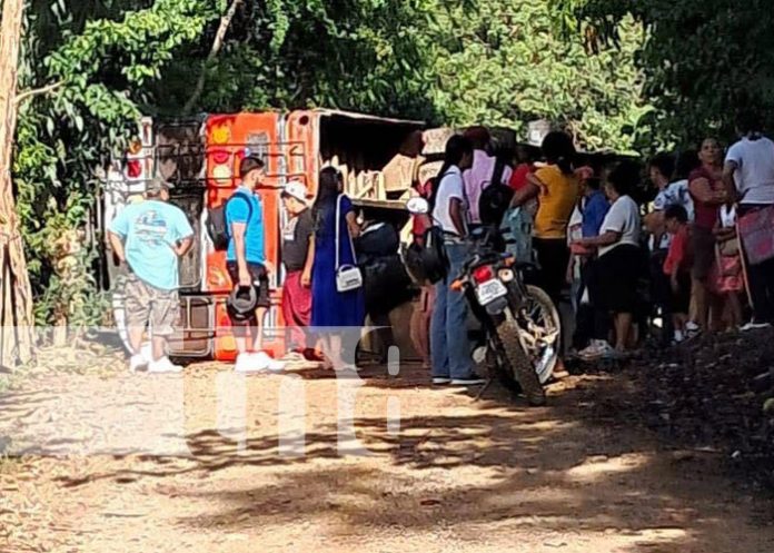 Foto: Vuelco de bus en Villanueva, Chinandega / TN8 Foto: Vuelco de bus en Villanueva, Chinandega / TN8