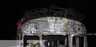 Foto: Bus quemado en el Empalme de Teustepe / TN8