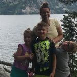 Mujer sobrevive a brutal ataque de oso pardo en Alaska