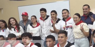 Foto: Entrega de becas en Estelí / TN8