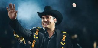 Foto: Julión Álvarez llega al Estadio Soberanía /Cortesía