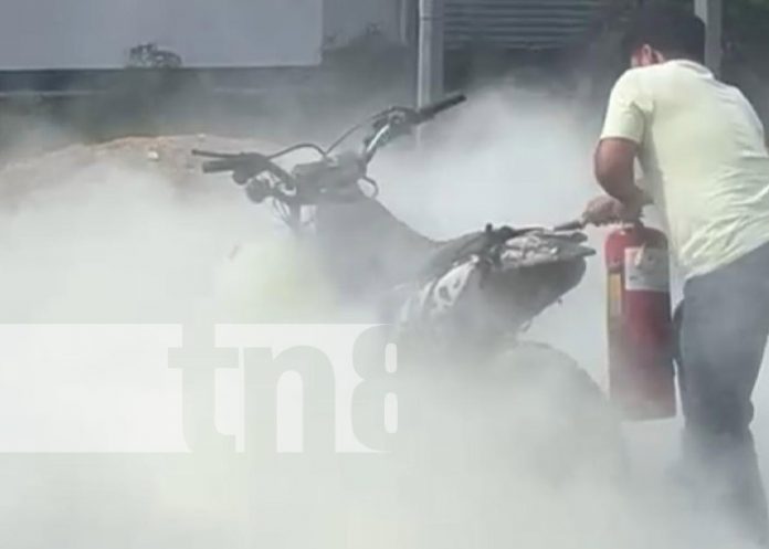 Foto: Incendio de una moto en Jalapa, Nueva Segovia / TN8 Foto: Incendio de una moto en Jalapa, Nueva Segovia / TN8