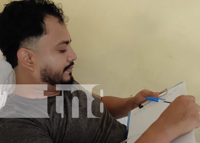 Foto: Agradecimiento del paciente Josué Obregón por exitosa cirugía en el hospital de Boaco / TN8 Foto: Agradecimiento del paciente Josué Obregón por exitosa cirugía en el hospital de Boaco / TN8