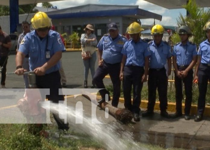 Foto: Revisión de cableado e hidrantes en el Mercado Oriental / TN8 Foto: Revisión de cableado e hidrantes en el Mercado Oriental / TN8