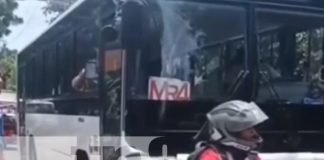 Foto: Violento altercado en el barrio San Judas, Managua, por bus de la MR4/ TN8