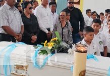 Último adiós: Tristeza y consternación por muerte de niño en incendio en Bluefields Foto: Trágica muerte de niño por incendio en un barrio de Bluefields, Caribe Sur de Nicaragua / TN8