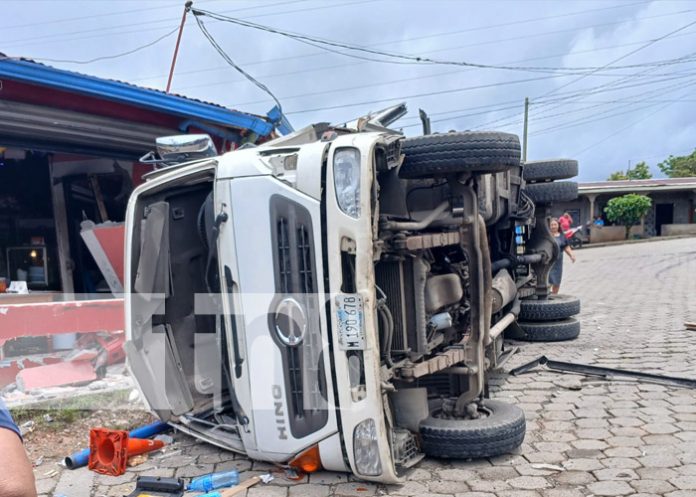 Foto: Fuerte accidente en Nueva Guinea / TN8 Foto: Fuerte accidente en Nueva Guinea / TN8