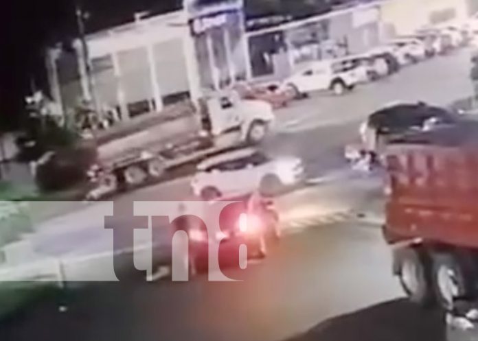 Foto: Últimos momentos de mortal accidente cerca del semáforo de El Guanacaste, Managua / TN8 Foto: Últimos momentos de mortal accidente cerca del semáforo de El Guanacaste, Managua / TN8