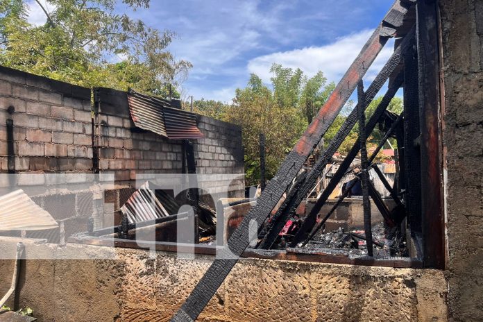 Foto: Dos casas reducidas a cenizas en Altos de Santo Domingo /TN8 Foto: Dos casas reducidas a cenizas en Altos de Santo Domingo /TN8