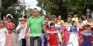Foto: Estudiantes rinden homenaje en el desfile “Todos somos San Jacinto” /TN8