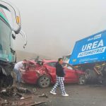 Tragedia en Perú: neblina provoca choque masivo de 14 vehículos Foto: Tragedia en Perú: neblina provoca choque masivo de 14 vehículos /Cortesía