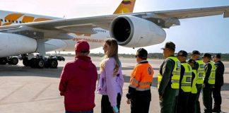 Foto: Venezuela recibe a tres menores deportados de EE.UU. junto a más de 300 ciudadanos / Cortesía