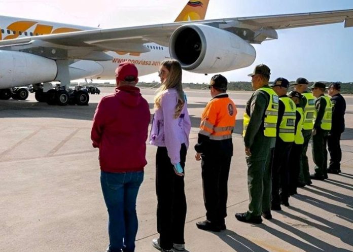 1 Foto: Venezuela recibe a tres menores deportados de EE.UU. junto a más de 300 ciudadanos / Cortesía
