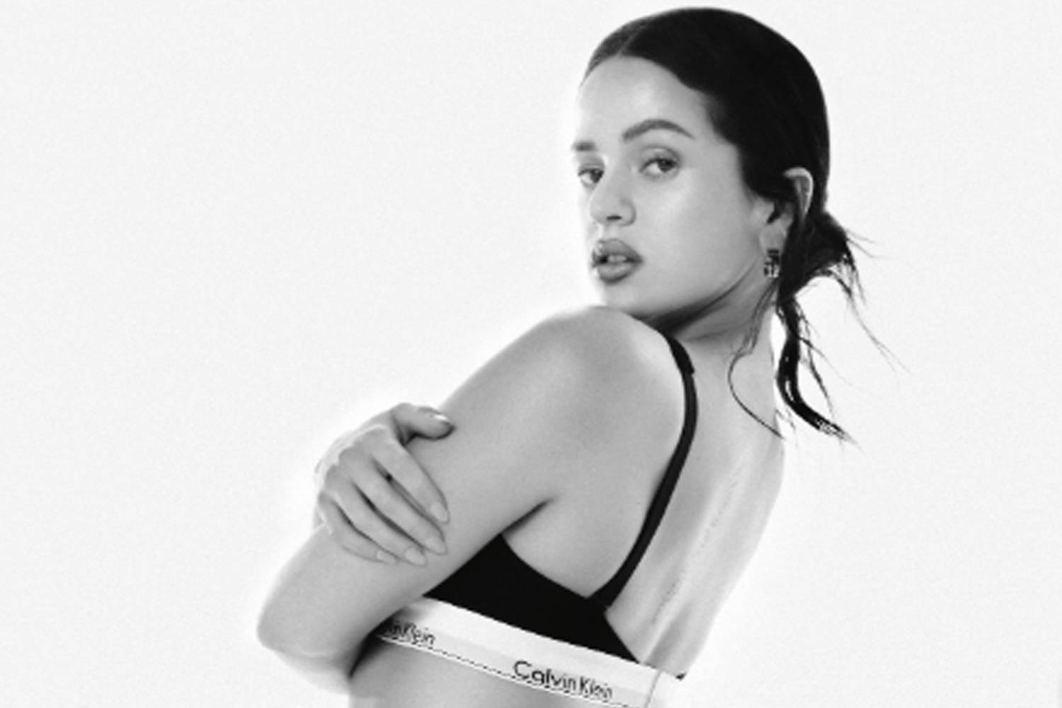 Rosalía presenta colaboración con músicos internacionales