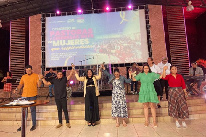1 Foto: Más de 1300 mujeres de fe participan en “Mujeres que Resplandecen”/Cortesía