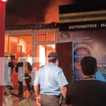 Foto: Fuerte incendio en las cercanías del Mercado Iván Montenegro en Managua/TN8
