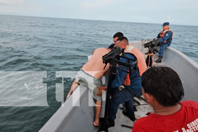 Foto: Lancha artesanal se vuelca y pescadores sobreviven en Corinto /TN8
