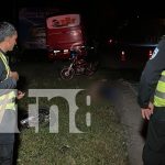 Viaje sin retorno: Motociclista muere al estrellarse contra un bus en Juigalpa Foto: Colisión de motocicleta contra bus en Juigalpa / TN8