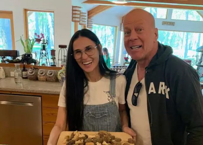 Foto: Demi Moore sobre Bruce Willis /cortesía Foto: Demi Moore sobre Bruce Willis /cortesía