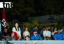 Comandante Daniel Ortega en Desfile Policial: «Aquí está la piedra para enfrentar al invasor» Foto: Comandante Daniel Ortega y Compañera Rosario Murillo en Desfile por el 46 aniversario de la Policía Nacional / TN8