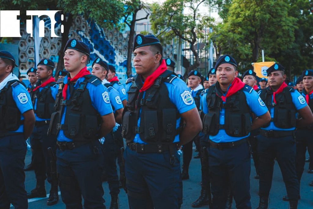 Foto: Desfile Policial por el 46 aniversario