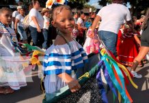 Foto: El Reparto Schick vibra de orgullo patrio con espectacular desfile escolar/TN8
