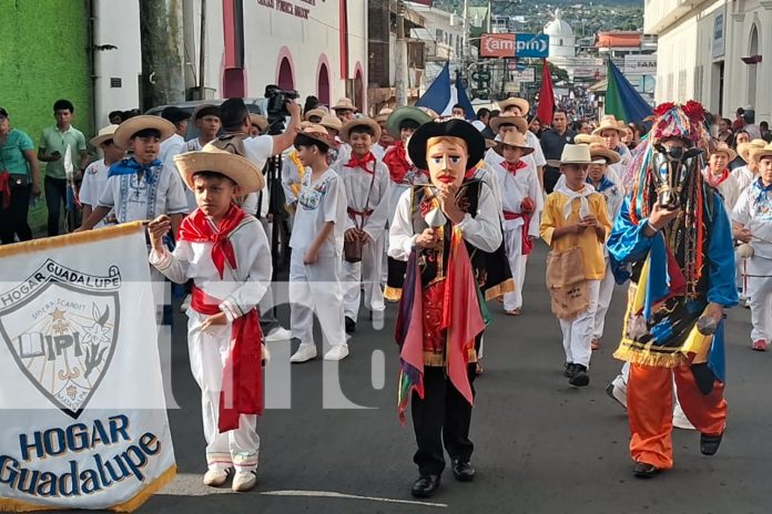 2 Foto: Desfiles escolares y comunitarios llenan de patriotismo cada rincón del país/TN8