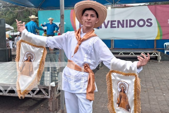 2 Foto: Niños y jóvenes brillan en la pasarela de huipil en Matagalpa/TN8