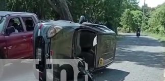 Foto: Volcadura de taxi en Granada deja solo pérdidas materiales /TN8