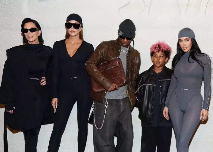 Foto: Travis Scott se deja ver con las Kardashian /cortesía Foto: Travis Scott se deja ver con las Kardashian /cortesía