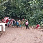 Pasajeros heridos levemente tras vuelco de bus en Bonanza Foto: Accidente de “Malacate” deja pasajeros con golpes leves en la Costa Caribe/TN8