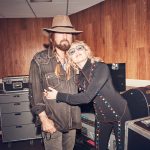 Miley Cyrus dedica su nueva canción «Secrets» a su padre en señal de perdón Foto: Historia familiar de Miley Cyrus y Billy Ray Cyrus /Cortesía