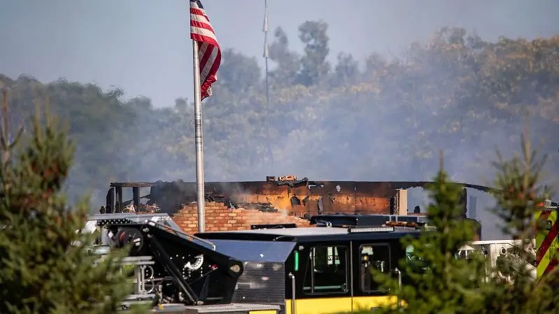 Foto: Ataque e incendio contra una iglesia mormona en Michigan, EEUU