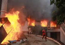 Foto: Incendian la casa del primer ministro de Nepal /