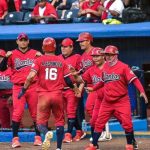 Con gran labor de Crawford, Los Dantos toman ventaja de 2-1 en final del Pomares