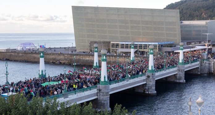 Foto: Protestas a favor de Palestina desde el Festival de Cine de San Sebastián Foto: Protestas a favor de Palestina desde el Festival de Cine de San Sebastián