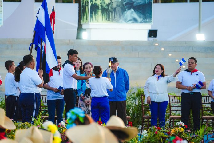Foto: Acto por recibimiento de la Antorcha Centroamericana con los CoPresidentes Daniel Ortega y Rosario Murillo