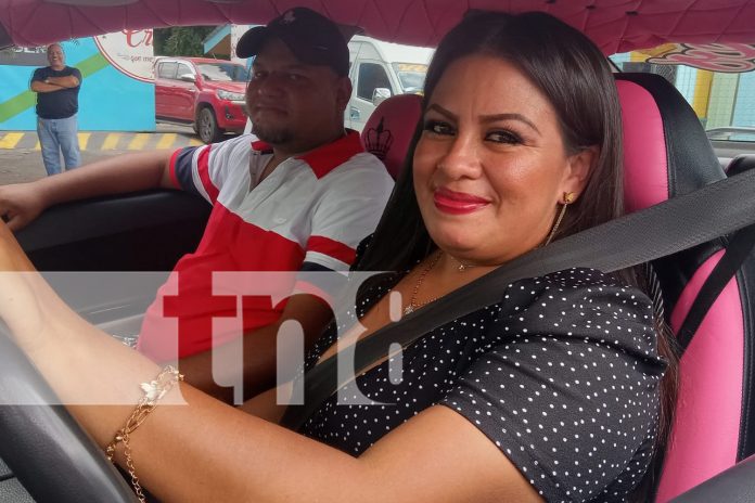 Foto: La reina del volante que conquista las calles con su taxi rosa /TN8 Foto: La reina del volante que conquista las calles con su taxi rosa /TN8